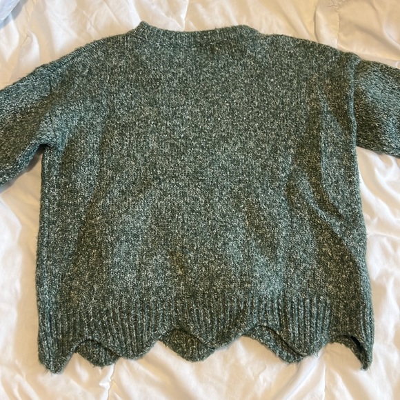Green Knit Sweater with Scalloped Bottom Size S - Picture 2 of 3